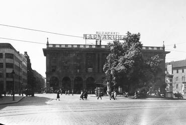 A Corvin Áruház 1951-ben - építész: Reiss Zoltán - fotó: Fortepan