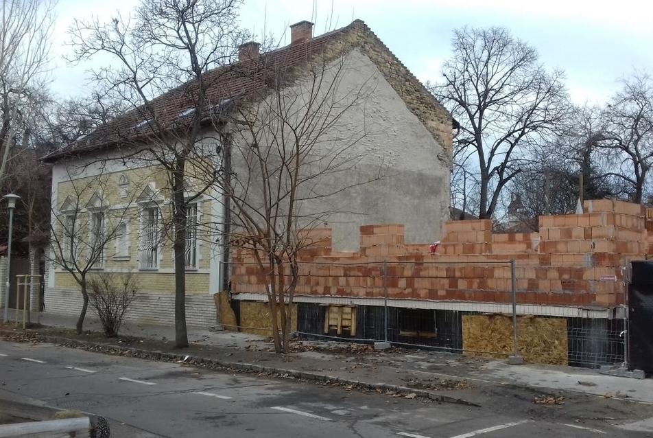 Budapest Benyovszky Móric utca 42. számú lakóházának lebontása