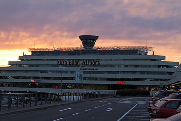 Köln–Bonn repülőtér - arculat: Intwodesign és Ruedi Baur et Associés - forrás: Flickr