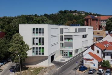 Onkoterápiás Intézet, Pécs - építész: Varga Tamás DLA