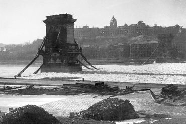 Lánchíd 1946 Forrás: Wikipédia