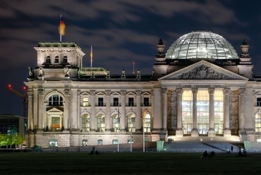 A megújult Reichstag, Foster & Partners,1999., Forrás: faena.com