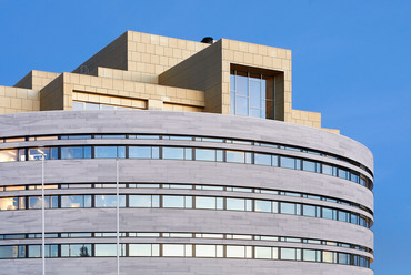 A dán Henning Larsen tervezte központi épület. Forrás: Dezeen