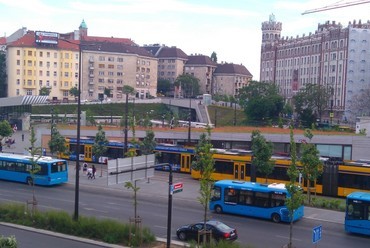 Zöld tető a szolgáltató épületen. A szerző felvétele