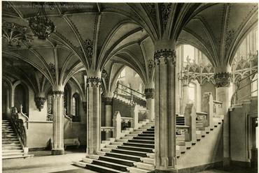 A Pénzügyminisztérium előcsarnoka 1908-ból, Forrás: Budapest Képarchívum