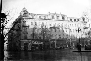 A Vörösmarty téri Gerbeaud-ház, 1944., Forrás: Fortepan