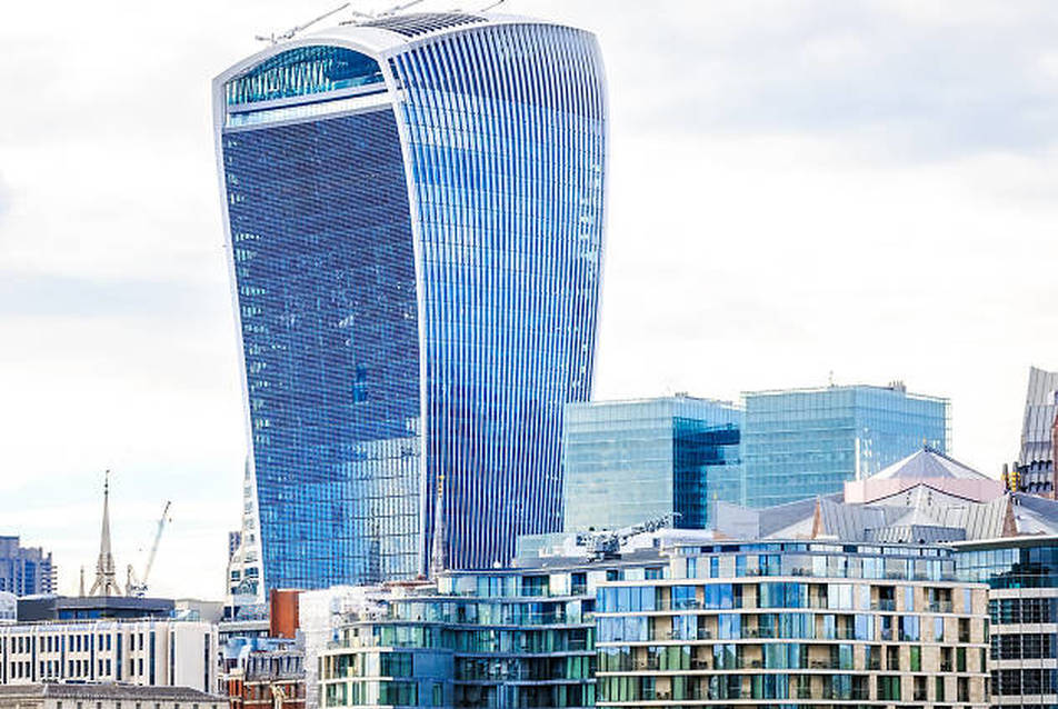 A Walkie Talkie Londonban. Valószínű, nem az utolsó toronyház lesz. 