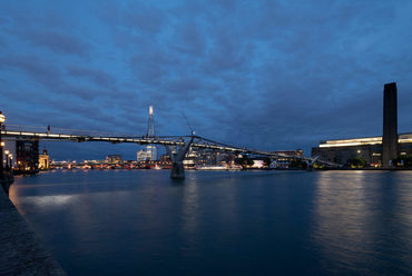A Millennium híd új díszkivilágítása. Forrás: illuminatedriver.london