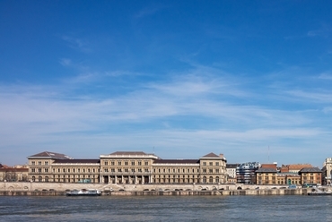 Csarnoktéri Meininger Hotel – a „Hullámzó Ház”, Tervezők: Vadász és Tsai. Építőművész Kft., 2019., Fotó: Bujnovszky Tamás