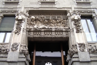 A Castiglioni palota főbejárata (a ledér hölgyek hűlt helye). Fotó: Lampert Rózsa