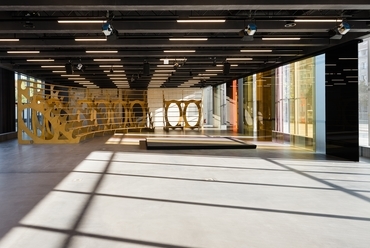 Bauhaus Museum Dessau, a földszinti Open Stage. Kép: Stiftung Bauhaus Dessau; fotó: Thomas Meyer/OSTKREUZ, 2019