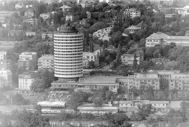 A Szrogh György tervezte Budapest Hotel. Kép: Fortepan