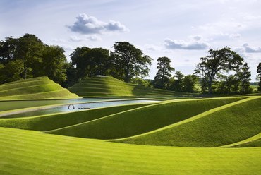 Charles Jencks: Jupiter Artland, Bonnington House, Edinburgh, 1999-2015. Fotó. Jupiter Artland