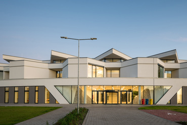 Debreceni Nemzetközi Iskola. Építészet: BORD Stúdió. Fotó: Palkó György
