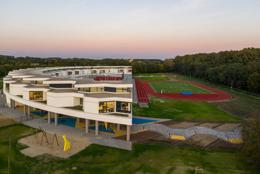 Debreceni Nemzetközi Iskola. Építészet: BORD Stúdió. Fotó: Palkó György