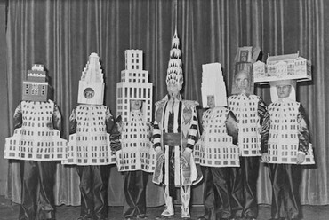 New York, 1931, az első felhőkarcoló-tematikájú jelmezbál. (Foto: anothermag.com)