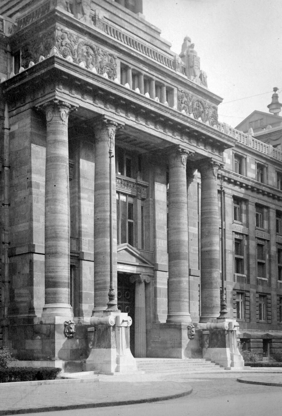 Budapest, Markó u. 16., a Toronyi Fellner Sándor tervei alapján emelt Magyar Királyi Igazságügyi Minisztérium. Fotó: Fortepan