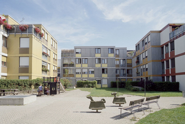 Gunter Wratzfeld – Jakob Albrecht – Eckhard Schulze-Fielitz: Achsiedlung, Bregenz, 1971–1982. Kép © Architekturzentrum Wien, fotó: Margherita Spiluttini