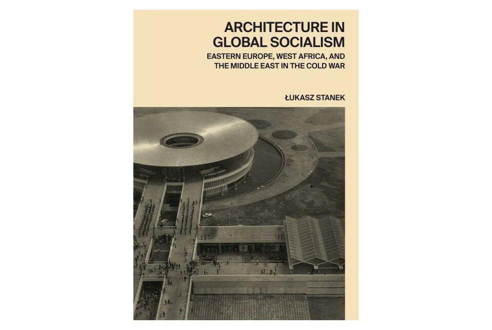 Łukasz Stanek: Architecture in Global Socialism: Eastern Europe, West Africa, and the Middle East in the Cold War. Princeton University Press, 2019. 368 oldal, angol nyelven. Ár: 60 USD