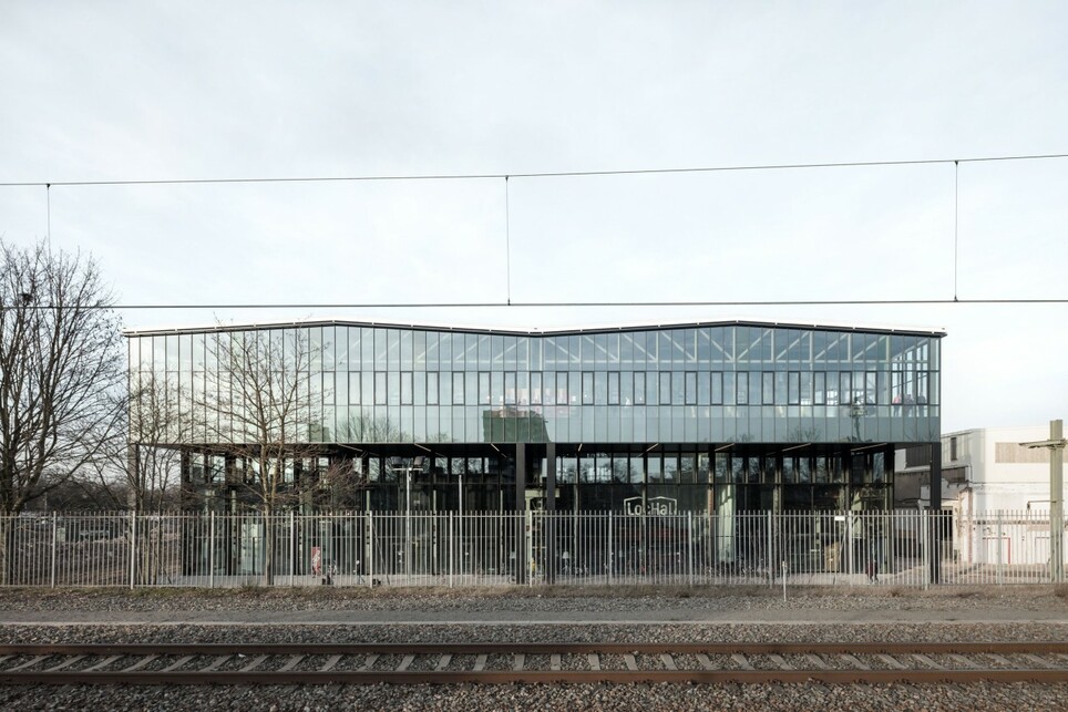 A LocHal Közösségi Könyvtár Tilburgban, Hollandiában, 2019. Fotó: © Stijn Bollaert, a CIVIC Architects engedélyével