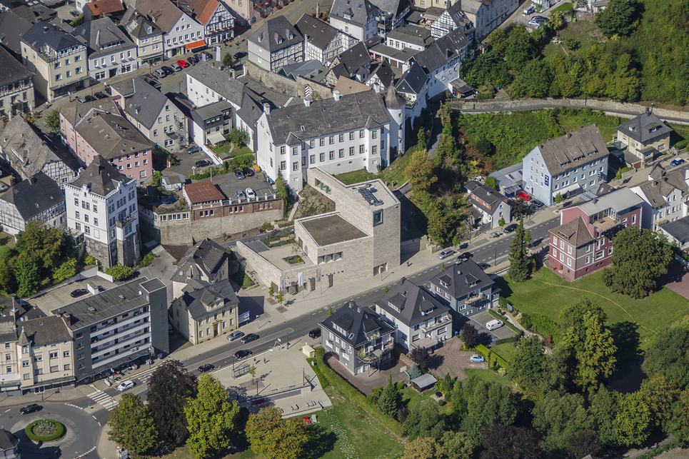 Bez + Kock Architekten: Dél-Vesztfáliai Múzeum és Kulturális Fórum, Arnsberg. Madártávlati látvány. Fotó © wa wettbewerbe aktuell