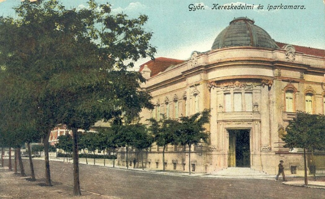 Győr, Kereskedelmi és iparkamara (ma Közigazgatási Bíróság) székháza 1905 körül, tervező: Málnai Béla és Román Miklós (képeslap a szerző gyűjteményéből)
