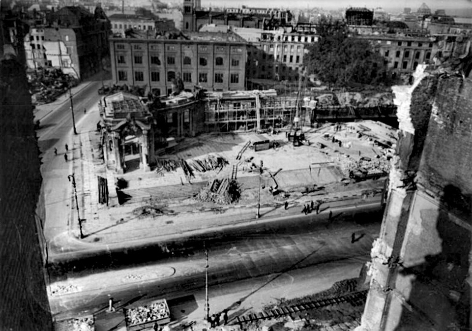 A kiégett épület 1950 körül. Fotó: Eva Kemlein, Bundesarchiv, képszám: 183-08243-0017