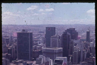 São Paulo, előtérben a Praça Don José Gaspar, a kép a Niemeyer tervezte Edificio Copan tetejéről készült