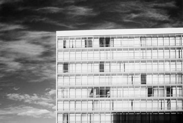 Kormányzati épület az Eixo Monumentalon, Brazíliaváros, fotó: Lucien Hervé, 1961