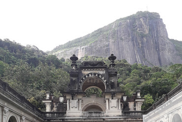 Parque Lage, középen a szerző. Paár Eszter Szilvia felvétele, 2019.