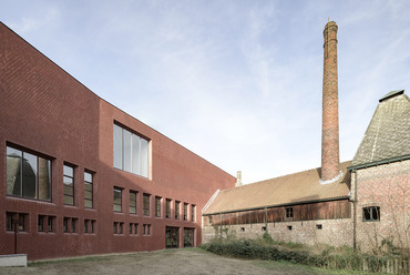 Francesca Torzo Architetto: Z33, Hasselt, Belgium. Udvari homlokzat. Fotó: Olmo Peeters, forrás: Z33