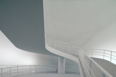 Oca, mint sok más Niemeyer épületben, a belsőben itt is rámpákat láthatunk.