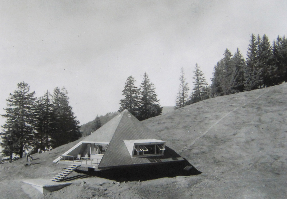 Justus Dahinden: Nyaraló a Luzerni-tó mellett, Rigi, Svájc (1952-1954). Fotó: Justus Dahinden archívuma, via Wikimedia Commons