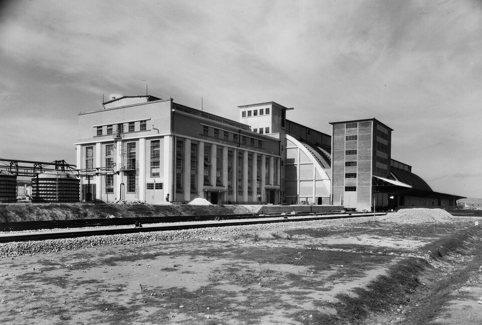 Pétfürdő, Péti Ammóniagyár (Nitrogén Műtrágyagyár) 1940-ben, tervező: Münnich Aladár, Quittner Ervin és Wellisch Andor (Fortepan/Veszprém megyei levéltár/Kozelka Tivadar)