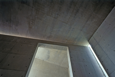 Henry Plummer fényképeiből: A fény temploma, épült Tadao Ando tervei alapján, Ibaraki, Japán