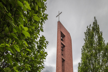 Gutowski Robert munkáiból – Szent II. János Pál pápa templom, Páty. Fotó: Bujnovszky Tamás