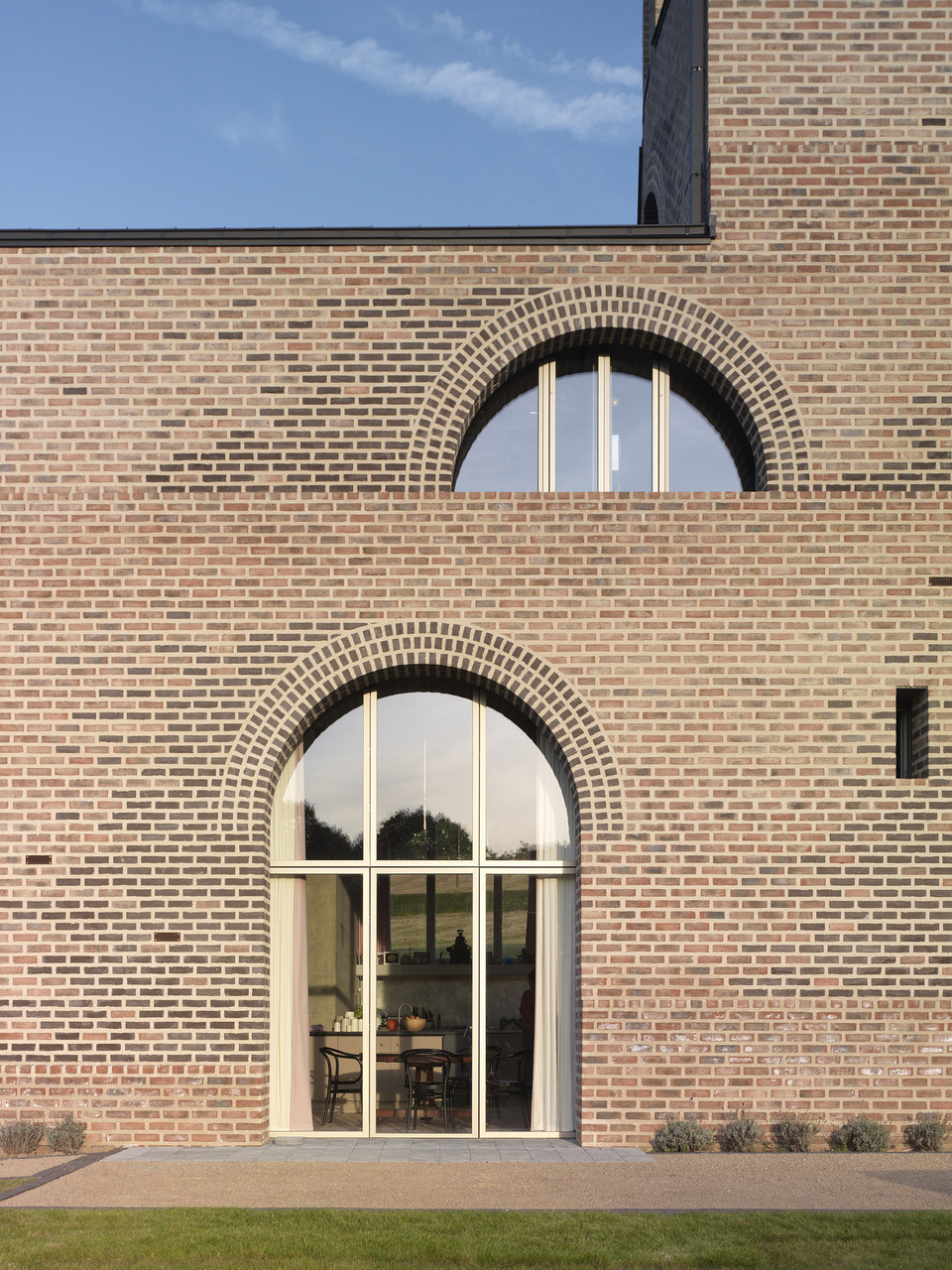 Adam Richards Architects: Nithurst Farm. Homlokzati részlet, északi oldal. Fotó: Brotherton Lock