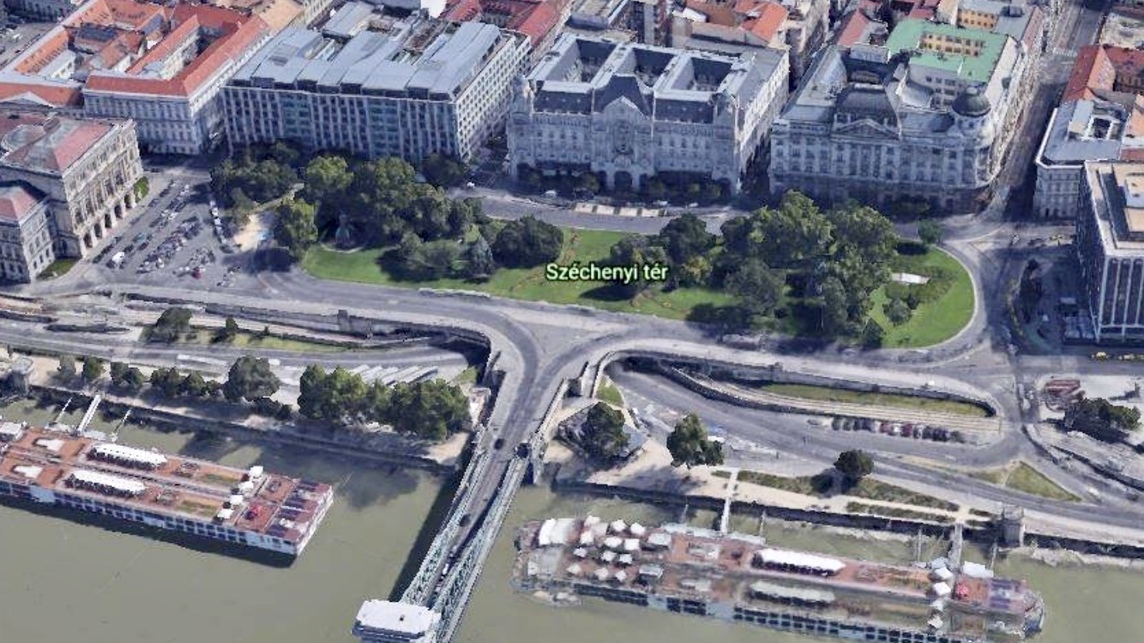 A Széchenyi tér zöldje a Google Earth műholdképén