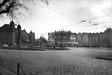 Nyugati (Marx) tér a Szent István körút felől nézve. Balra a Nyugati pályaudvar. 1955. Fotó: Fortepan / Budapest Főváros Levéltára (levéltári jelzet: HU_BFL_XV_19_c_11)