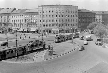 1951 - Magyarország,Budapest V.,Budapest VI. Nyugati (Marx) tér a Nyugati pályaudvar felől nézve. Forrás: Fortepan, adományozó: Magyar Rendőr