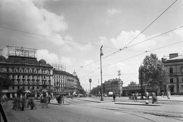 1953 - Magyarország,Budapest V.,Budapest VI.,Budapest XIII. Nyugati (Marx) tér a Bajcsy-Zsilinszky útról a Váci út felé nézve. Forrás: Fortepan, adományozó: Uvaterv