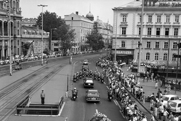 Kádár János temetési menete 1989. július 14-én. Forrás: Fortepan / Magyar Rendőr