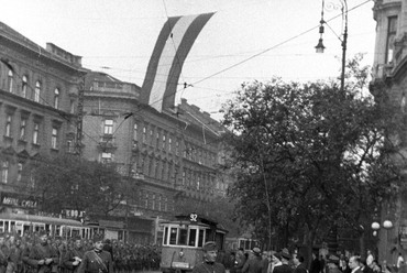Szent István körút a Nyugati térről nézve, balra a Bihari János (Zsitvay Leó) utca torkolata. 1939. Forrás: Fortepan / Berkó Pál