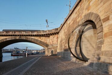 A prágai folyópart revitalizációja. Építészet: petrjanda/brainwork. Fotó: BoysPlayNice
