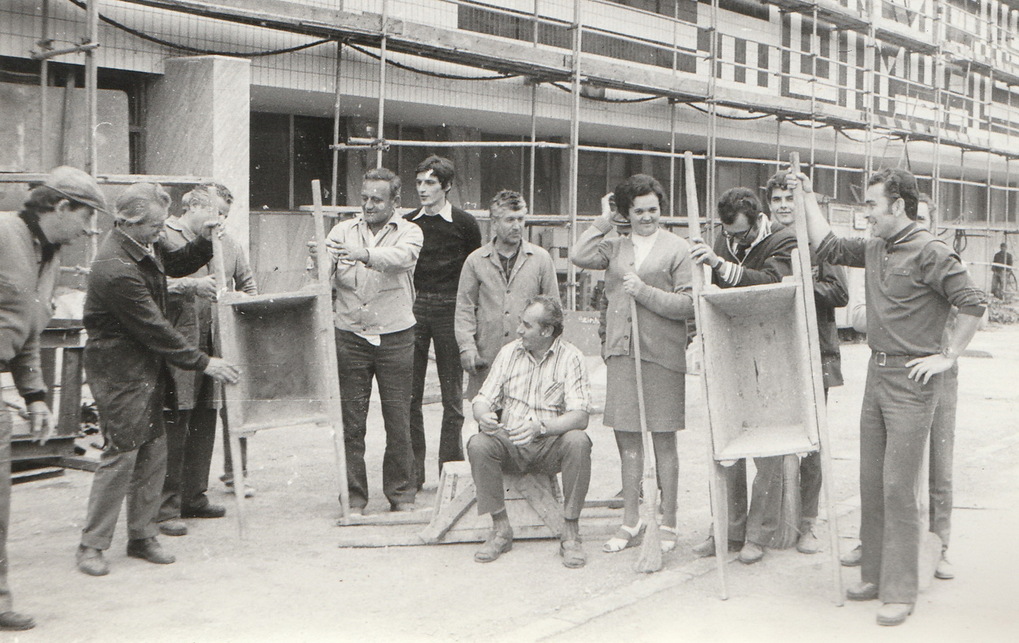 Brigádnapló, a színház építése 1978 -  forrás: Szolnoki József