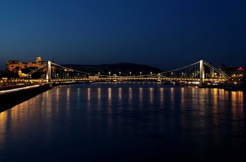 Az Erzsébet híd díszvilágítása