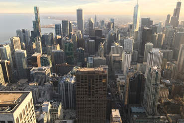 A Belváros összképe Dél felé a 100 szintes Hancock felhőkarcoló tetején lévő 360Chicago kilátóból. - fotó: Benkő Melinda, 2020 február