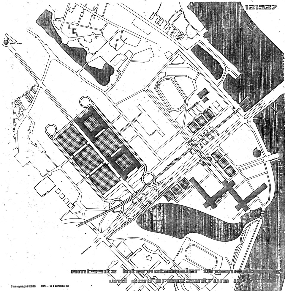 A Kévés György vezette Iparterv-csapat pályaműve a bécsi iroda- és kongresszusi központra, 1968. Helyszínrajz. Kép forrása: Kévés György