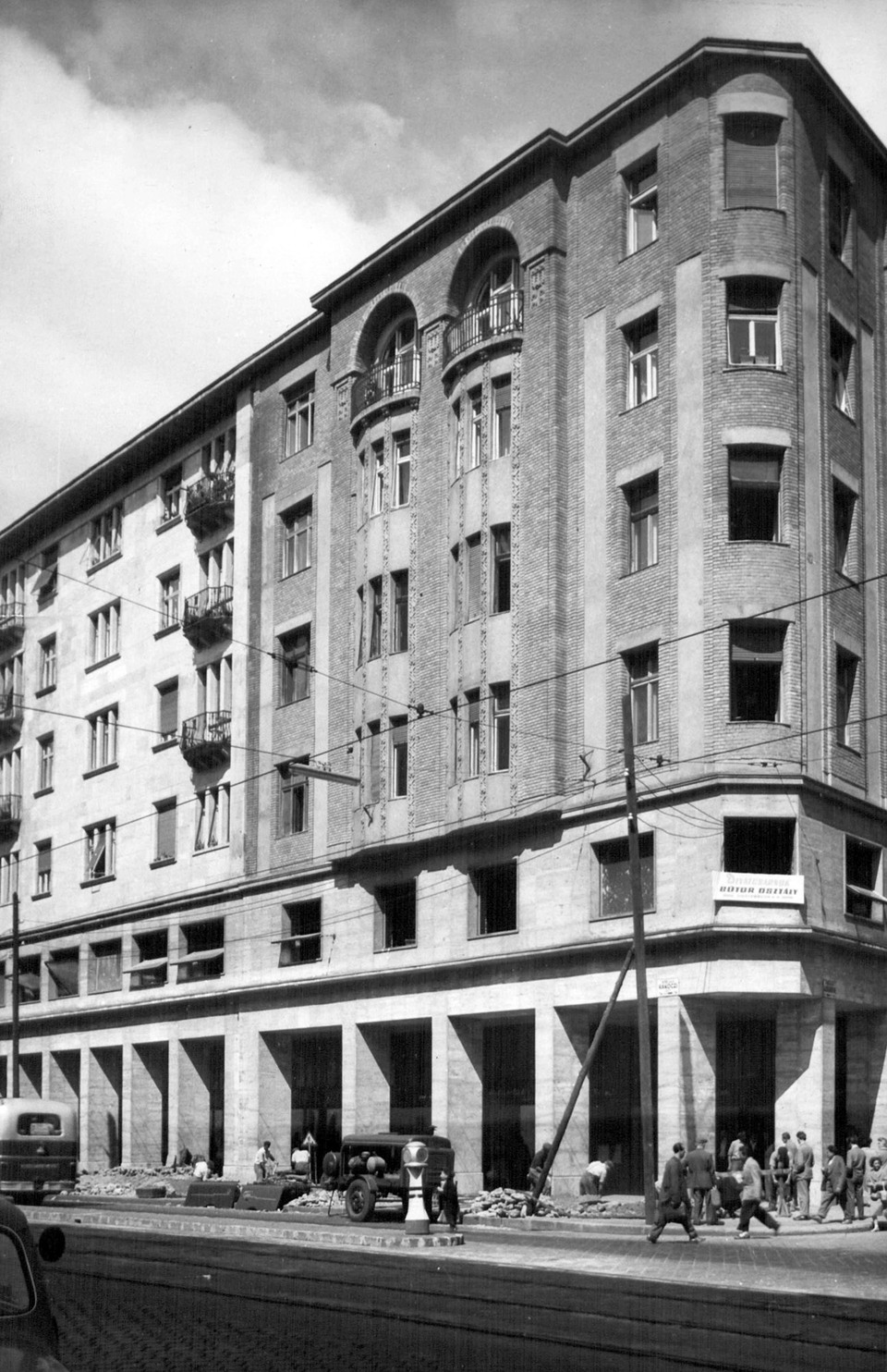 Rákóczi út 74-76., a földszinten és az első emeleten a készülő Otthon Áruház, 1961. Forrás: Fortepan / Budapest Főváros Levéltára / Városrendezési és Építészeti Osztályának fényképei