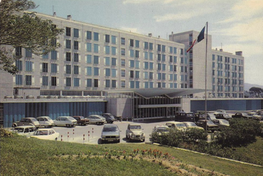 Marseille, Alphonse Lavéran kórház 1960 körül, tervező: Pierre Forestier és André Sive (képeslap)